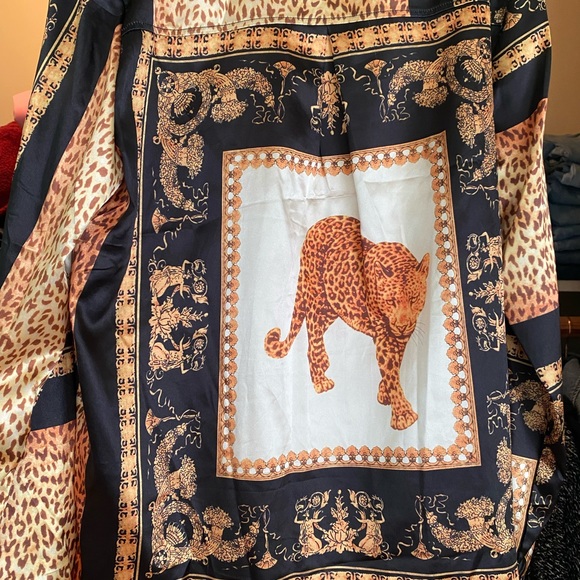 Pretty little thing blouse - Picture 2 of 3